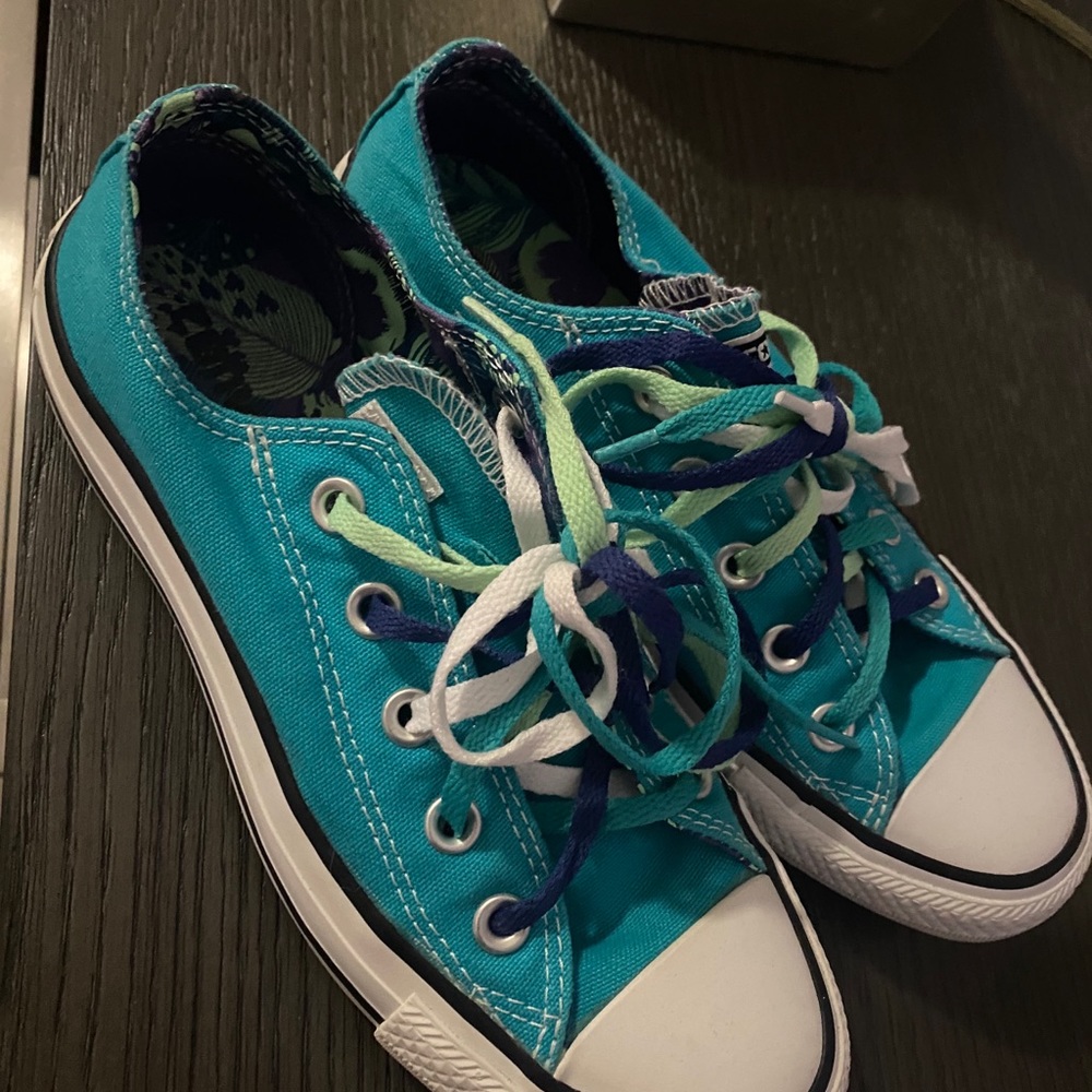 Converse All Stars Size 6